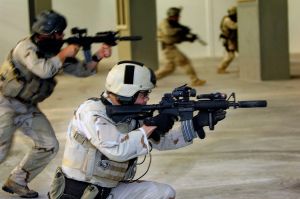 1280px-US_Navy_070605-N-3642E-586_U.S._Navy_SEALs_(Sea,_Air,_Land)_perform_a_live_fire_exercise_for_the_Secretary_of_the_Navy_(SECNAV)_The_Honorable_Dr._Donald_C._Winter
